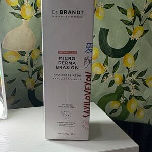 Dr. Brandt Microdermabrasion Exfoliator - White